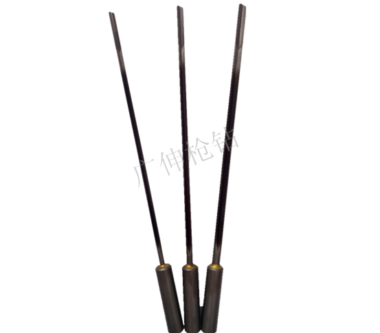 槍鉆由鉆頭、刀桿和刀柄三個部分構(gòu)成。